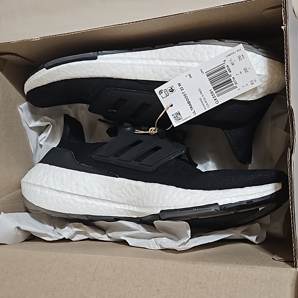 NWT adidas 22 ultraboost